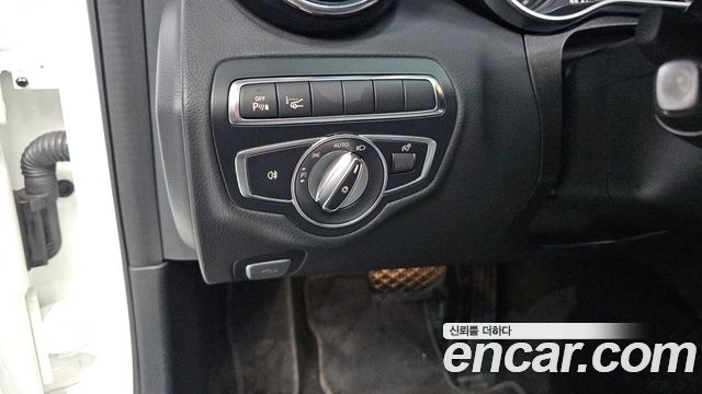 Mercedes-Benz C-Class 2018 — photo 27