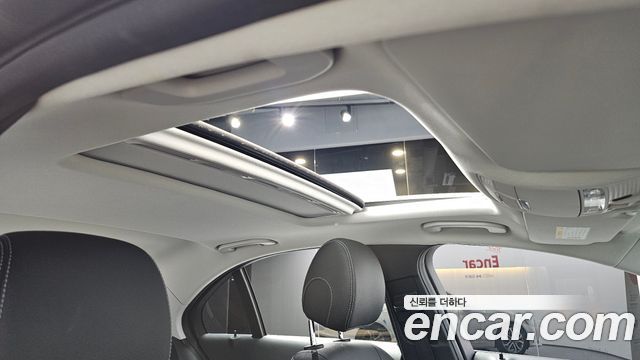 Mercedes-Benz C-Class 2018 — photo 29