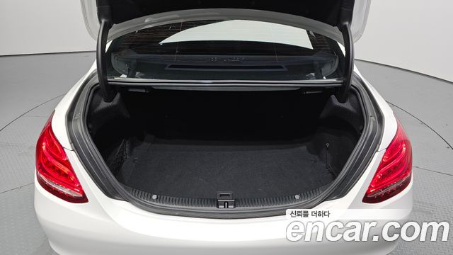 Mercedes-Benz C-Class 2018 — photo 30