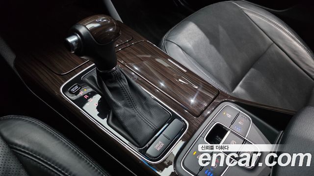Kia K7 2016 — photo 12