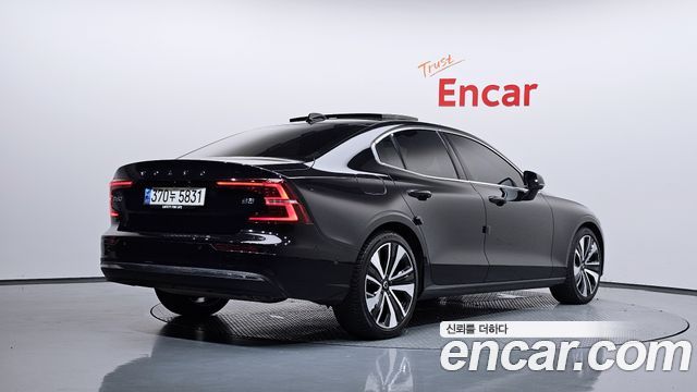 Volvo S60 2023 — photo 2