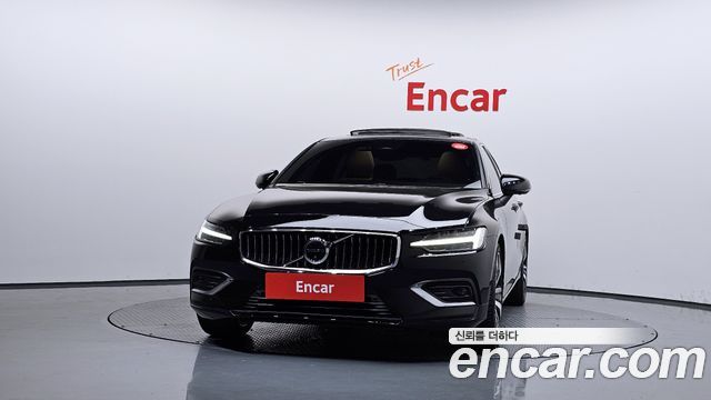 Volvo S60 2023 — photo 3