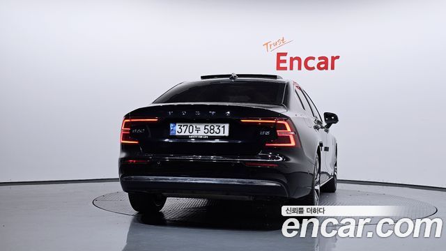 Volvo S60 2023 — photo 4