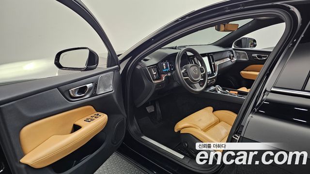 Volvo S60 2023 — photo 13