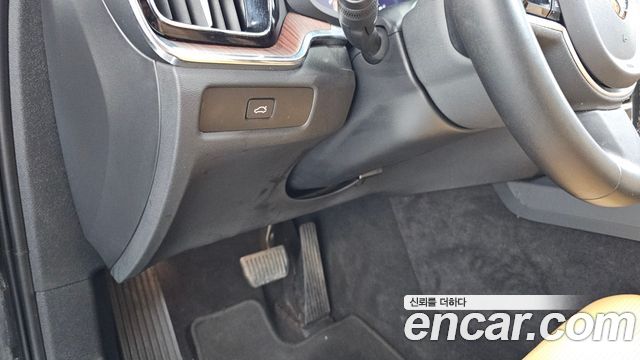 Volvo S60 2023 — photo 26