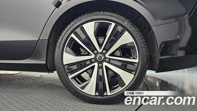 Volvo S60 2023 — photo 7