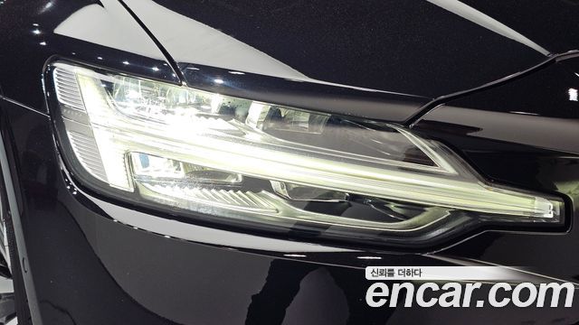 Volvo S60 2023 — photo 8