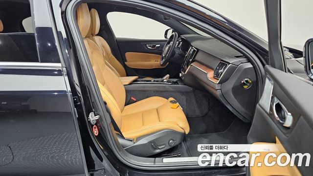 Volvo S60 2023 — photo 16
