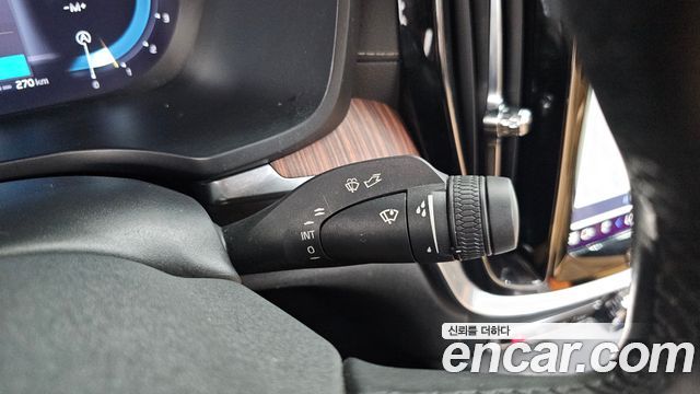 Volvo S60 2023 — photo 27