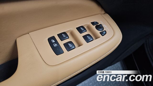 Volvo S60 2023 — photo 28