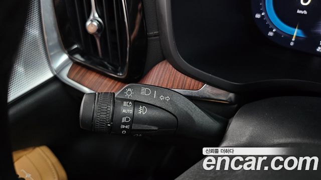 Volvo S60 2023 — photo 29