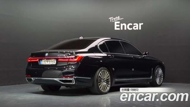 BMW 7-Series 2022 — photo 2