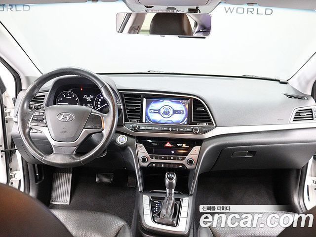 Hyundai AVANTE 2016 — photo 14