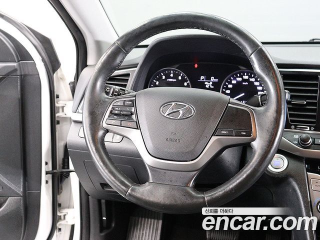 Hyundai AVANTE 2016 — photo 15