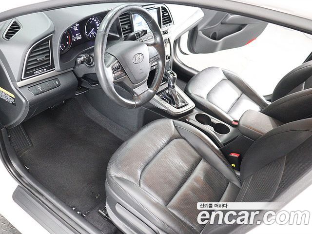 Hyundai AVANTE 2016 — photo 17
