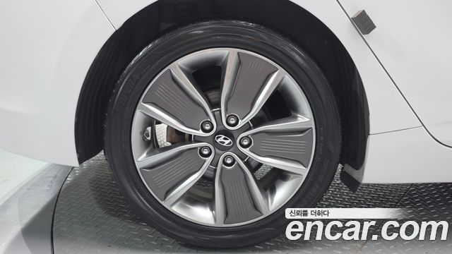 Hyundai Ioniq 2016 — photo 5