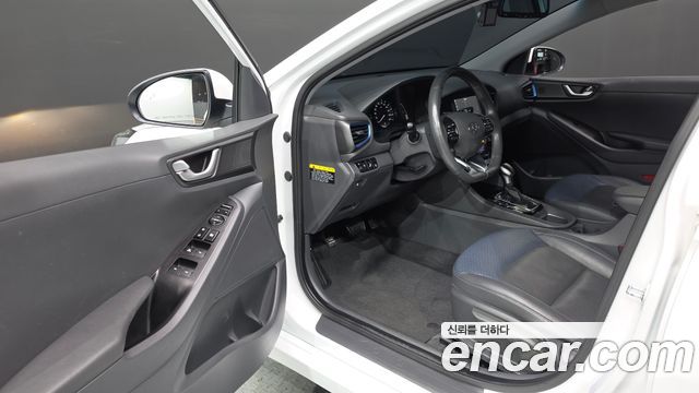 Hyundai Ioniq 2016 — photo 13