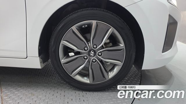 Hyundai Ioniq 2016 — photo 7