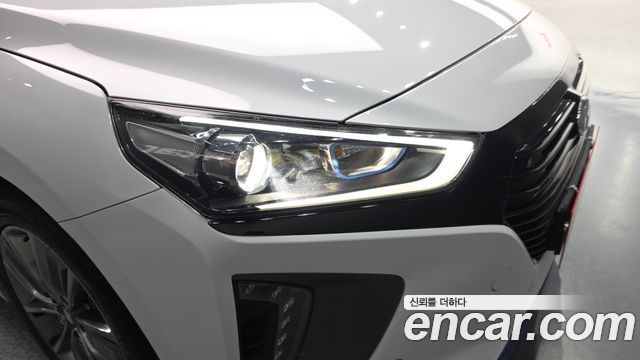 Hyundai Ioniq 2016 — photo 8