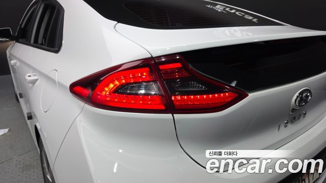 Hyundai Ioniq 2016 — photo 9