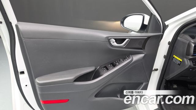 Hyundai Ioniq 2016 — photo 14
