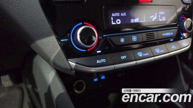 Hyundai Ioniq 2016 — photo 29