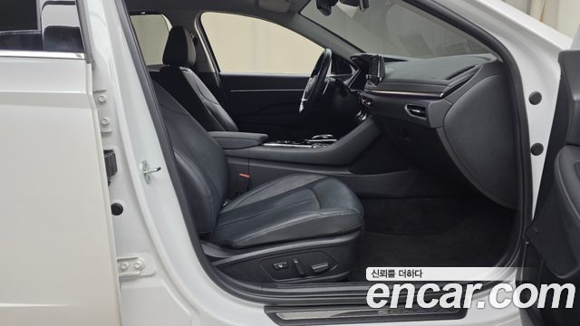 Hyundai Sonata 2022 — photo 17