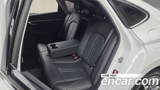 Hyundai Sonata 2022 — photo 16