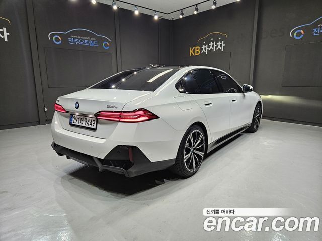 BMW 5-Series 2026 — photo 2
