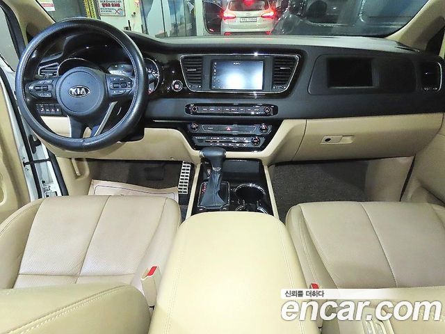 Kia Canival 2019 — photo 10