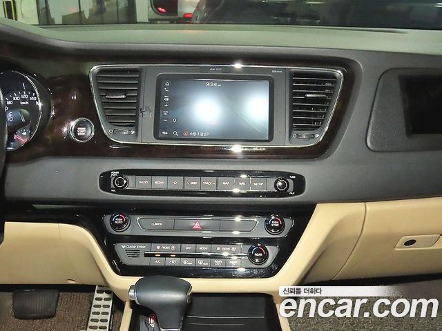 Kia Canival 2019 — photo 11