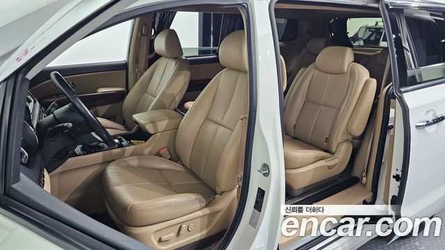 Kia Canival 2016 — photo 13