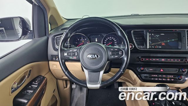 Kia Canival 2016 — photo 19