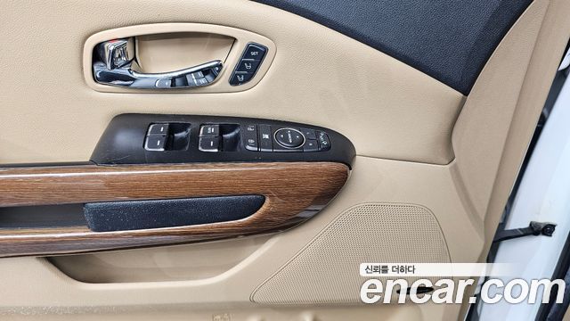 Kia Canival 2016 — photo 22