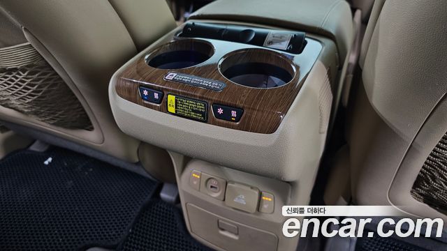 Kia Canival 2016 — photo 25