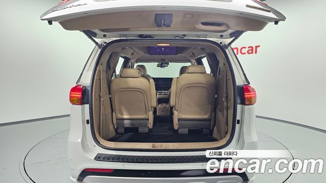 Kia Canival 2016 — photo 26
