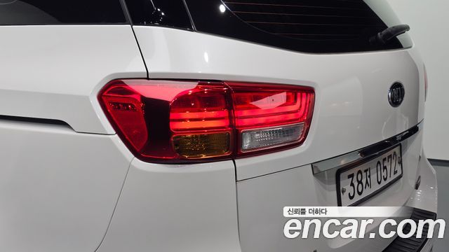 Kia Canival 2016 — photo 9