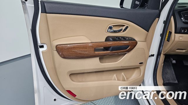 Kia Canival 2016 — photo 14