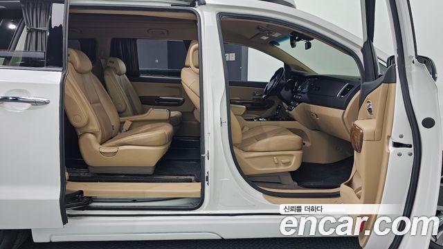 Kia Canival 2016 — photo 16