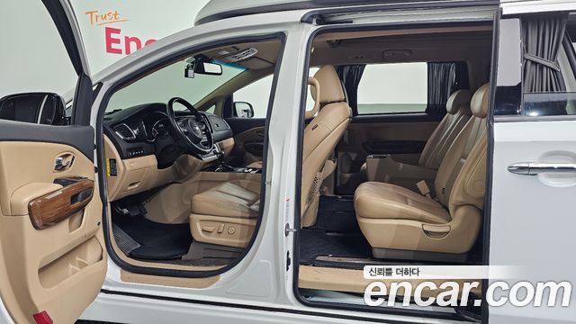 Kia Canival 2016 — photo 30