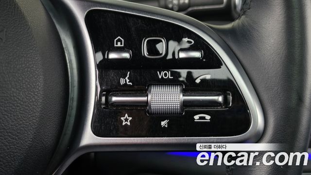 Mercedes-Benz GLE-Class 2023 — photo 24