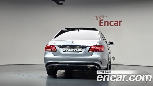 Mercedes-Benz E-Class 2015 — photo 4