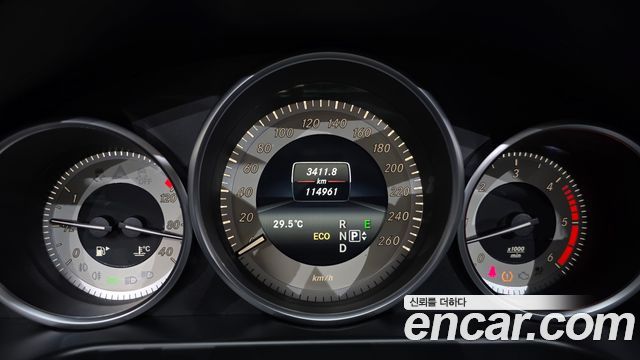Mercedes-Benz E-Class 2015 — photo 11
