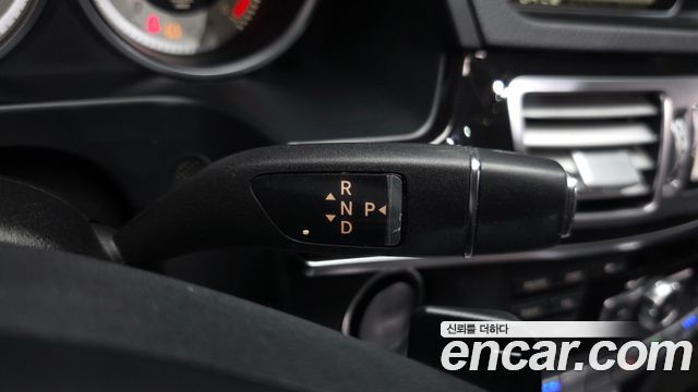 Mercedes-Benz E-Class 2015 — photo 12