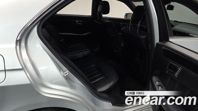 Mercedes-Benz E-Class 2015 — photo 18