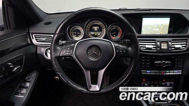 Mercedes-Benz E-Class 2015 — photo 19