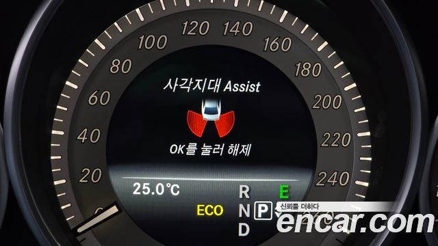 Mercedes-Benz E-Class 2015 — photo 22