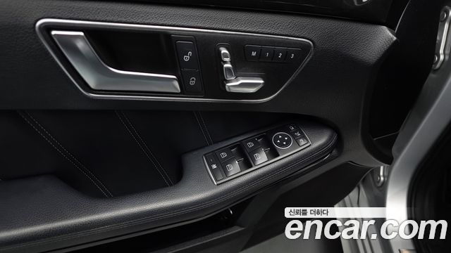 Mercedes-Benz E-Class 2015 — photo 24