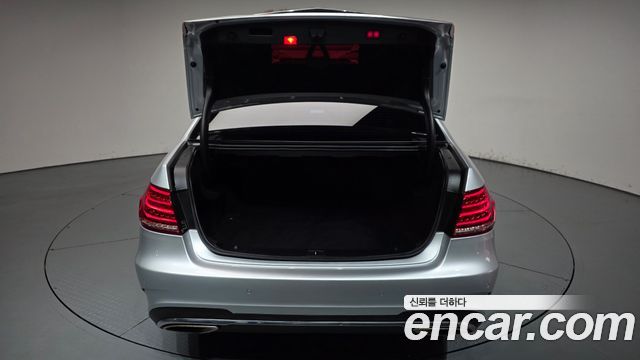 Mercedes-Benz E-Class 2015 — photo 26