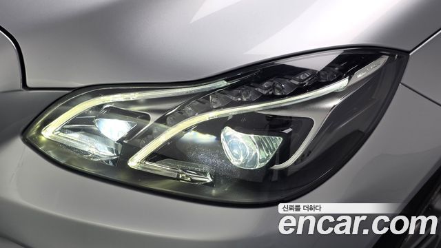 Mercedes-Benz E-Class 2015 — photo 8